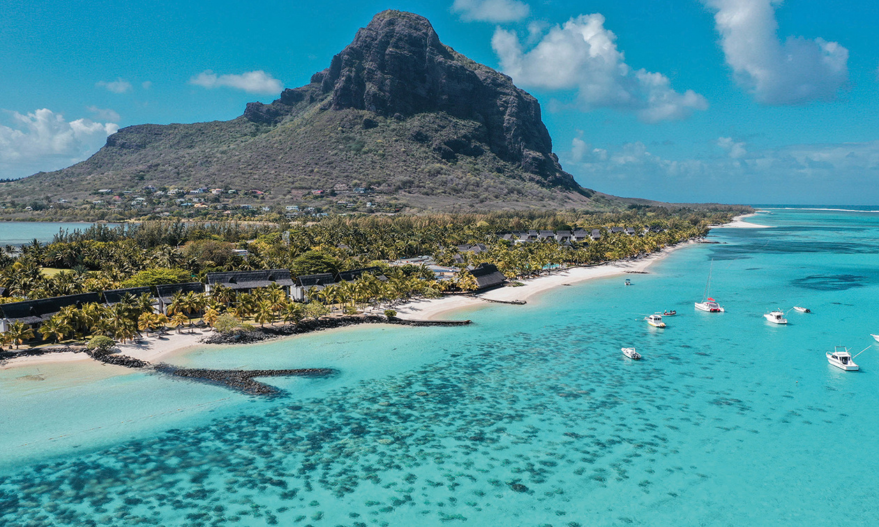 Das Luxus Resort Paradis auf Mauritius nahe dem Paradis Golf Course lockt mit traumhaften Stränden einem atemberaubenden Ausblick auf den Indischen Ozean.